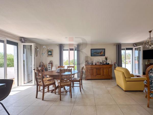 Maison 4 ch avec piscine, garage et grand terrain