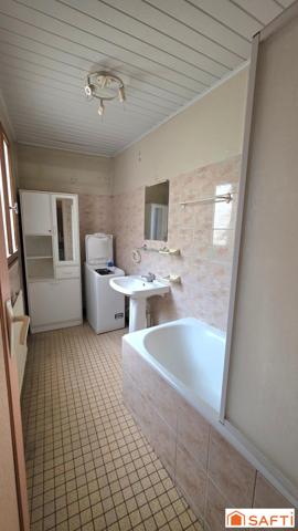 Maison T3 à rénover avec cour, possibilité T4