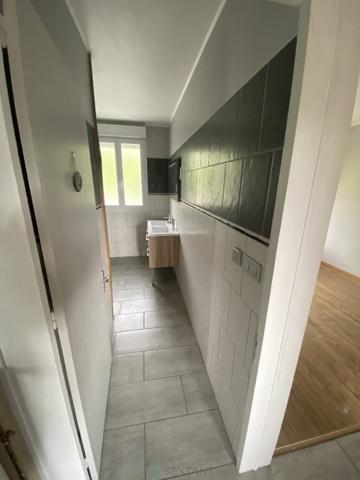 Sympathique maison de 85m2 sur Garage et Buanderie avec beau terrin de 800m2 piscinable