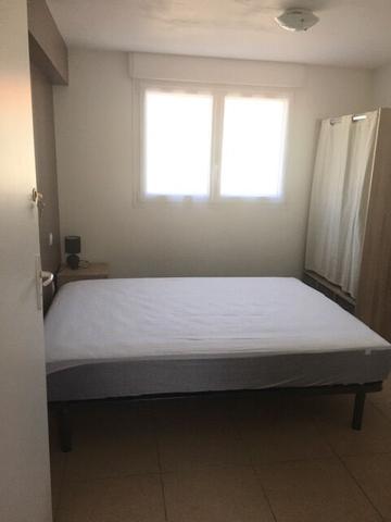 Chambre avec salle d'eau privative en COLOCATION meublée à 15 mn des Herbiers