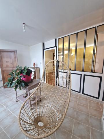 Maison semi-troglodytique avec dépendances