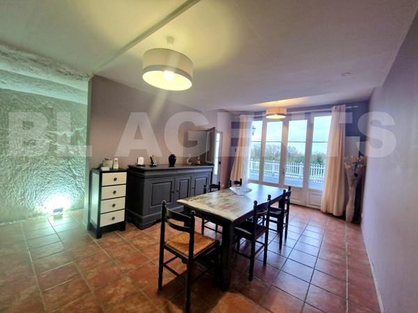 Maison semi-troglodytique avec dépendances