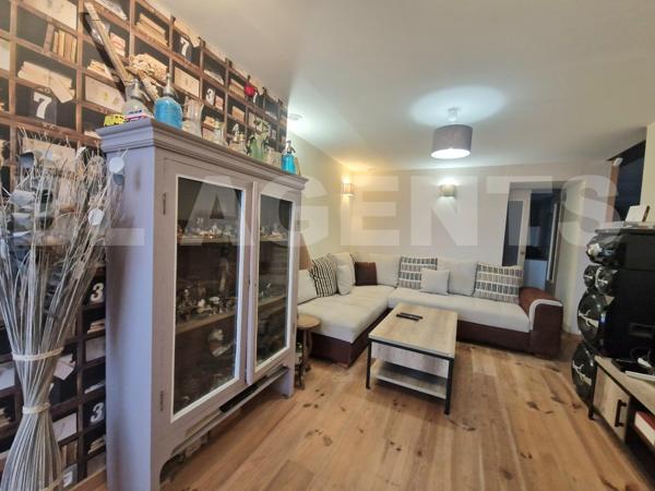 Maison semi-troglodytique avec dépendances