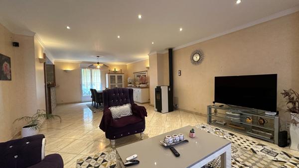 Maison de 7 pièces, 5 Chambres située à Jaux 60880