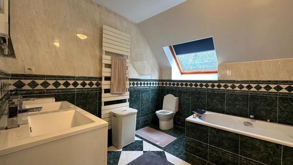 Maison de 7 pièces, 5 Chambres située à Jaux 60880