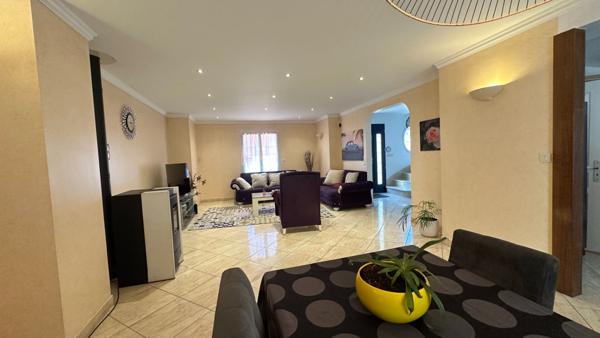 Maison de 7 pièces, 5 Chambres située à Jaux 60880