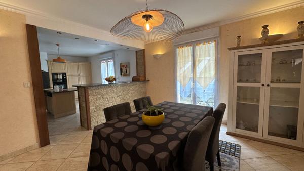 Maison de 7 pièces, 5 Chambres située à Jaux 60880