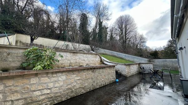 Maison de 7 pièces, 5 Chambres située à Jaux 60880