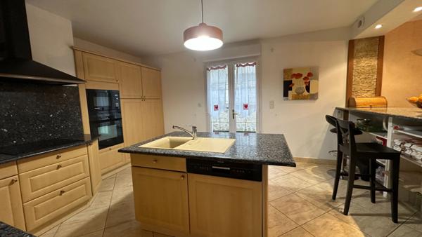 Maison de 7 pièces, 5 Chambres située à Jaux 60880