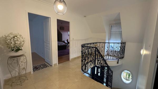 Maison de 7 pièces, 5 Chambres située à Jaux 60880