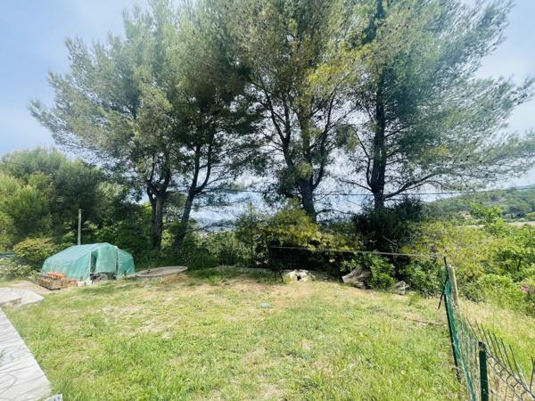 Villa de type 4 de 95 m² sur parcelle de 2 800 m² de terrain naturel