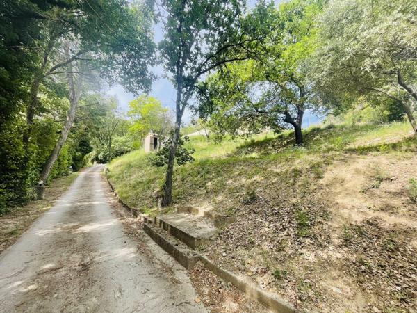 Villa de type 4 de 95 m² sur parcelle de 2 800 m² de terrain naturel
