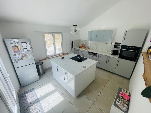 Villa de type 4 de 95 m² sur parcelle de 2 800 m² de terrain naturel