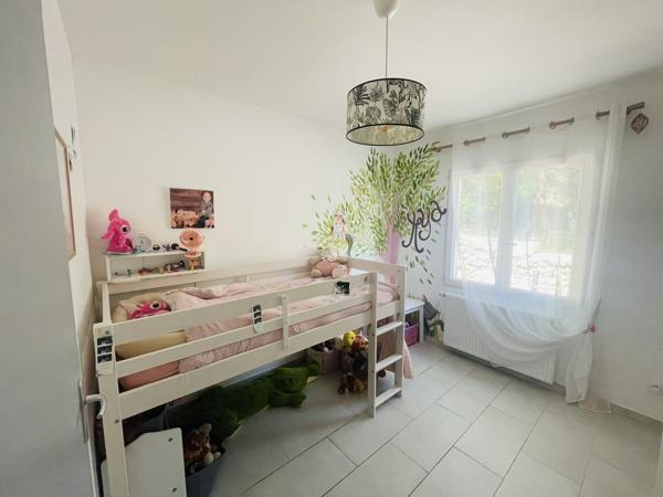 Villa de type 4 de 95 m² sur parcelle de 2 800 m² de terrain naturel