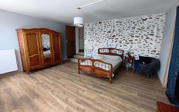 Maison à vendre    6 pièces • 237,40 m2 Bassevelle