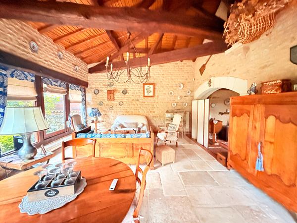 79100 LOUZY Maison Louzy 6 pièce(s) 182 m2