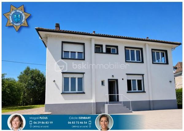 Dans un quartier résidentiel recherché par sa proximité immédiate au centre ville, venez découvrir cette grande maison familiale de plus de 200 m² qui se compose d'une entrée, d'un grand séjour lumineux, d'une cuisine semi-ouverte, de 3 grandes chambres avec placards, d'une salle d'eau avec douche à l'italienne, un wc.
Au sous-sol, une entrée, une 4ème chambre avec son dressing, une 5ème chambre avec sa douche privative, une salle d'eau supplémentaire, 1 wc, une cuisine d'été, une partie chaufferie avec chaudière à condensation et ballon thermodynamique. Vous serez séduits par les volumes de cette maison, son emplacement idéal,  sa piscine au sel, son jardin de 1905 m²avec de nombreux arbres fruitiers, l'un des plus beaux points de vue de la ville. 
Ne tardez pas à prendre rendez-vous pour une visite !!!! Photos sur demande.