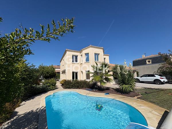 PROPRIÉTÉ FAMILIALE DE 225 M² AVEC PISCINE ET GARAGE