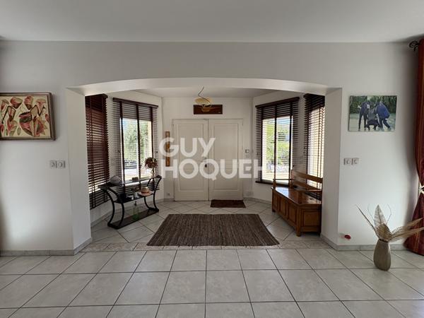 PROPRIÉTÉ FAMILIALE DE 225 M² AVEC PISCINE ET GARAGE