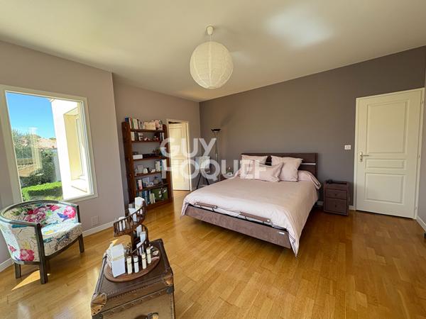 PROPRIÉTÉ FAMILIALE DE 225 M² AVEC PISCINE ET GARAGE