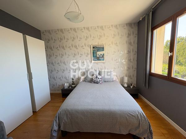 PROPRIÉTÉ FAMILIALE DE 225 M² AVEC PISCINE ET GARAGE