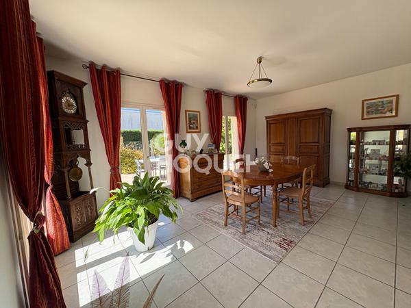 PROPRIÉTÉ FAMILIALE DE 225 M² AVEC PISCINE ET GARAGE