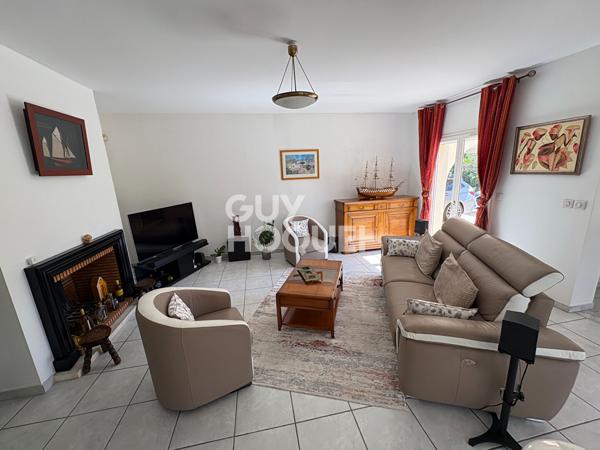 PROPRIÉTÉ FAMILIALE DE 225 M² AVEC PISCINE ET GARAGE