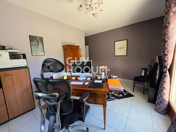 PROPRIÉTÉ FAMILIALE DE 225 M² AVEC PISCINE ET GARAGE