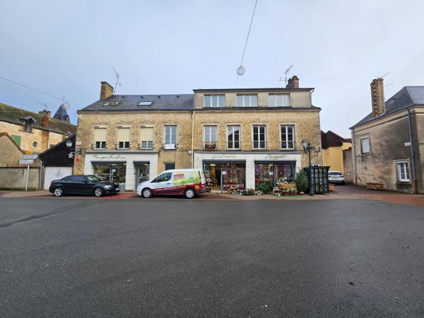 Immeuble à MAROLLES-LES-BRAULTS, 72260 - 450m²