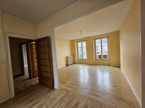 Immeuble à MAROLLES-LES-BRAULTS, 72260 - 450m²