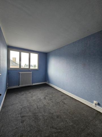 Immeuble à MAROLLES-LES-BRAULTS, 72260 - 450m²