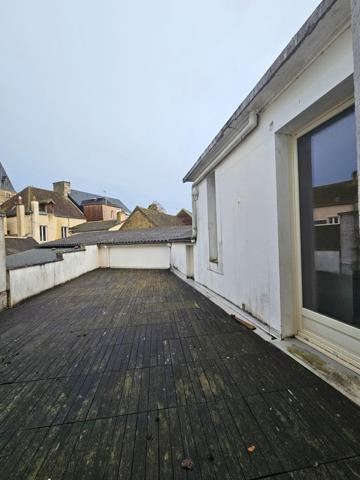 Immeuble à MAROLLES-LES-BRAULTS, 72260 - 450m²