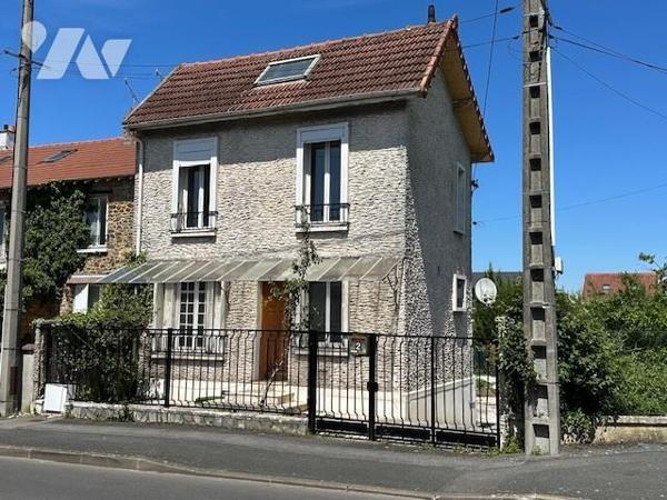 Maison de 3 pièces édifié sur un terrain de 203 m² (source du cadastre), des travaux de rénovat