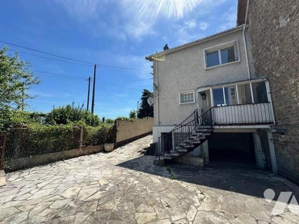 Maison de 3 pièces édifié sur un terrain de 203 m² (source du cadastre), des travaux de rénovat