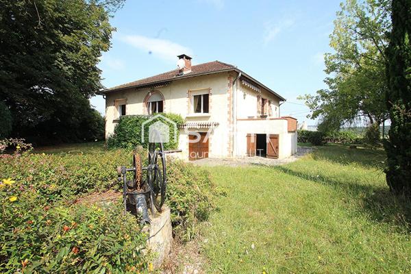 Sur un parc de 3 400m² - 4 chambres – 2 cuisines - 2 salles de bains – Garage