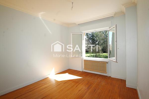 Sur un parc de 3 400m² - 4 chambres – 2 cuisines - 2 salles de bains – Garage