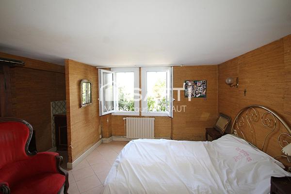 Sur un parc de 3 400m² - 4 chambres – 2 cuisines - 2 salles de bains – Garage