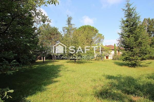 Sur un parc de 3 400m² - 4 chambres – 2 cuisines - 2 salles de bains – Garage