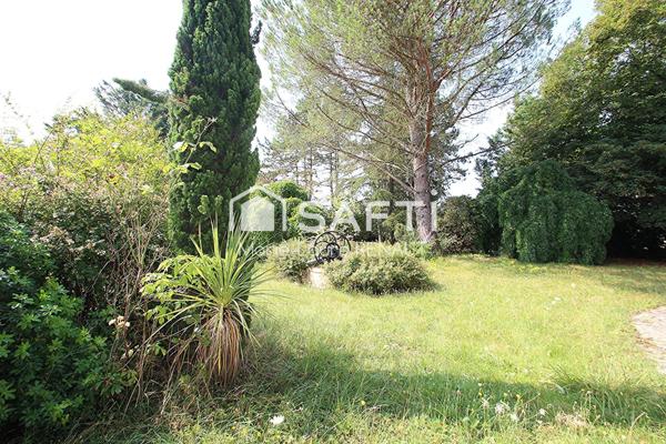 Sur un parc de 3 400m² - 4 chambres – 2 cuisines - 2 salles de bains – Garage