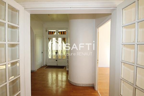 Sur un parc de 3 400m² - 4 chambres – 2 cuisines - 2 salles de bains – Garage