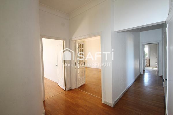 Sur un parc de 3 400m² - 4 chambres – 2 cuisines - 2 salles de bains – Garage