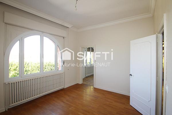 Sur un parc de 3 400m² - 4 chambres – 2 cuisines - 2 salles de bains – Garage
