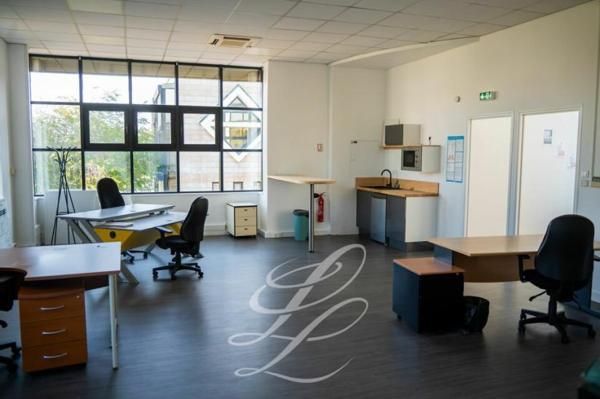 Location - BUREAUX 131 m 2