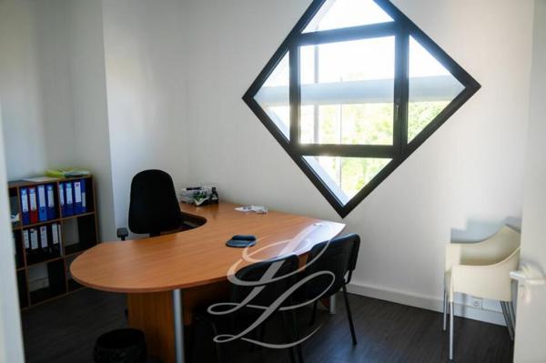 Location - BUREAUX 131 m 2