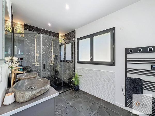 Maison PP de 146m² de type T4 + bureau avec piscine