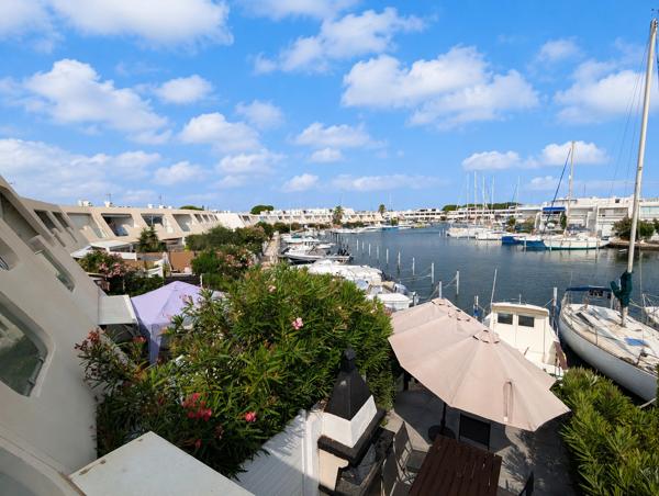 Belle marina en duplex avec grande terrasse de 50 m² en front de quai Le Grau-du-Roi (30240)