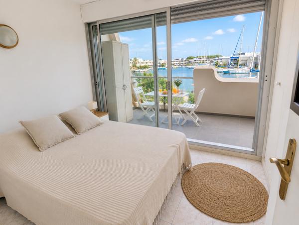 Belle marina en duplex avec grande terrasse de 50 m² en front de quai Le Grau-du-Roi (30240)