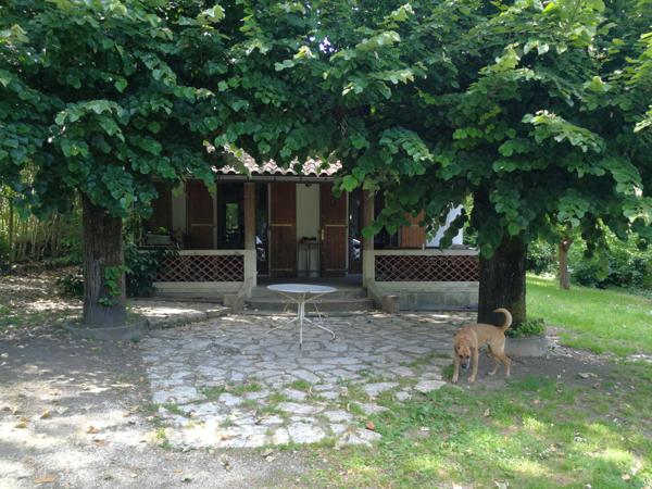 Lisle (24350) Maison de Charme à Réinventer travaux– Proche Rivière & Hors Zone Inondable.Potenciel de Trois chambres,terrai