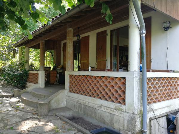 Lisle (24350) Maison de Charme à Réinventer travaux– Proche Rivière & Hors Zone Inondable.Potenciel de Trois chambres,terrai