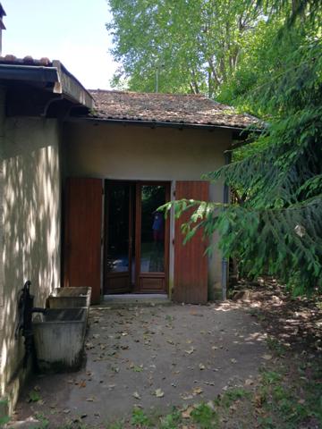 Lisle (24350) Maison de Charme à Réinventer travaux– Proche Rivière & Hors Zone Inondable.Potenciel de Trois chambres,terrai